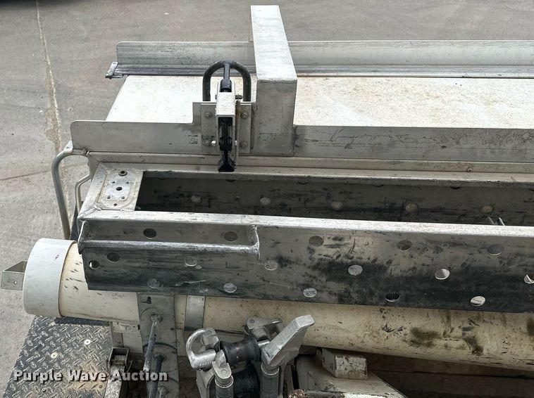 image for item EB2573 2013 Ford F550 Super Duty XLT Supercab bucket truck