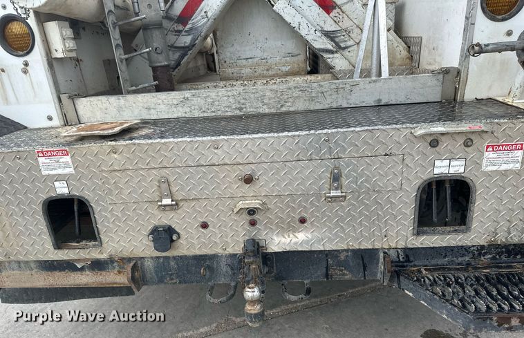 image for item EB2573 2013 Ford F550 Super Duty XLT Supercab bucket truck