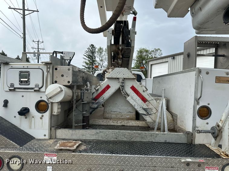 image for item EB2573 2013 Ford F550 Super Duty XLT Supercab bucket truck