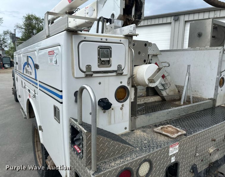 image for item EB2573 2013 Ford F550 Super Duty XLT Supercab bucket truck