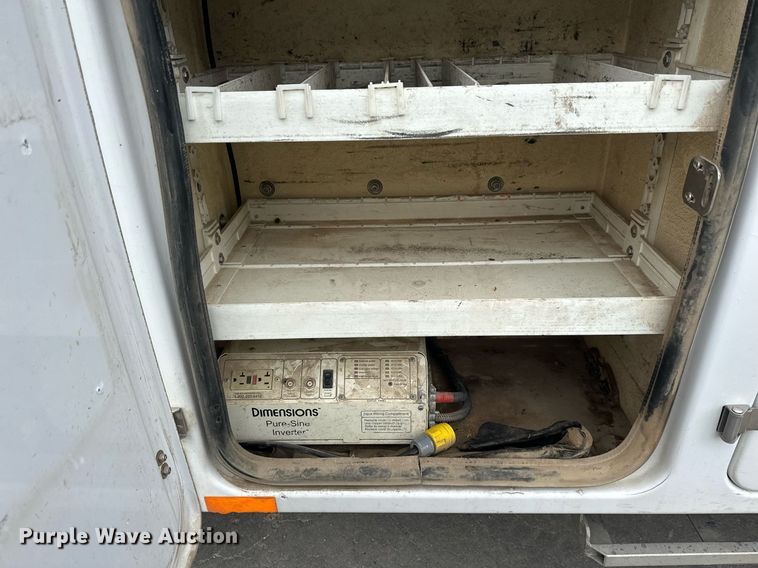 image for item EB2573 2013 Ford F550 Super Duty XLT Supercab bucket truck