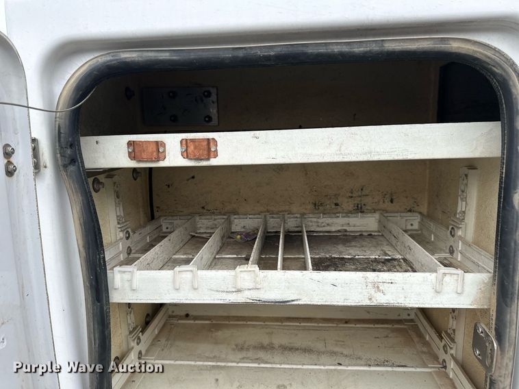 image for item EB2573 2013 Ford F550 Super Duty XLT Supercab bucket truck