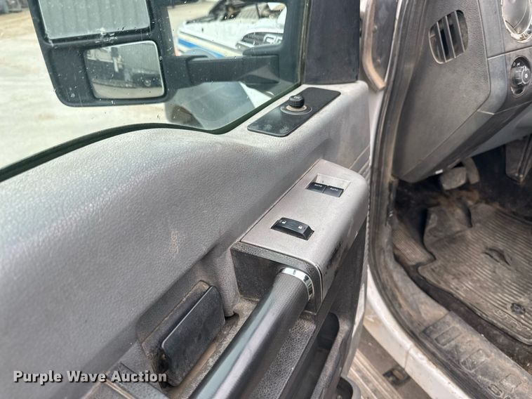 image for item EB2573 2013 Ford F550 Super Duty XLT Supercab bucket truck