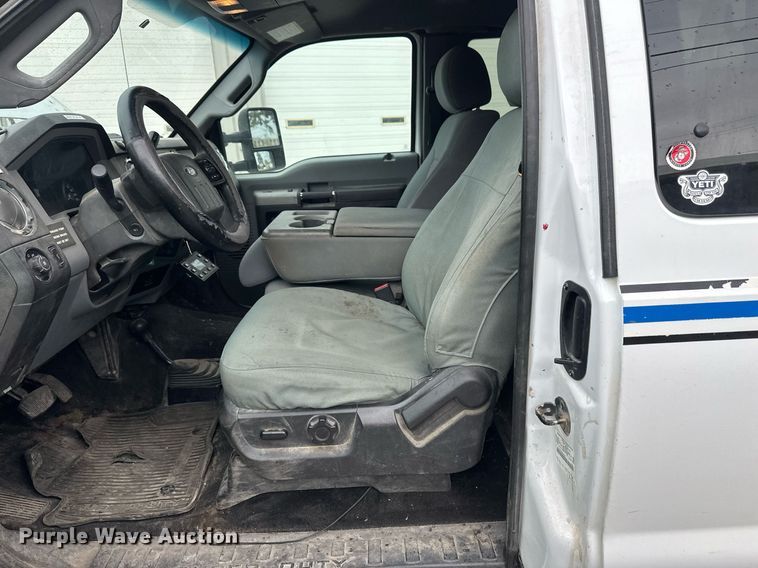 image for item EB2573 2013 Ford F550 Super Duty XLT Supercab bucket truck