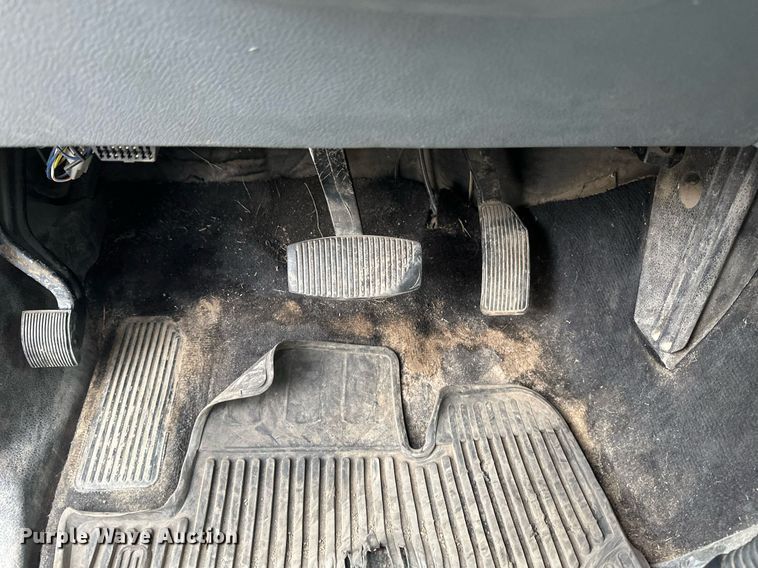 image for item EB2573 2013 Ford F550 Super Duty XLT Supercab bucket truck