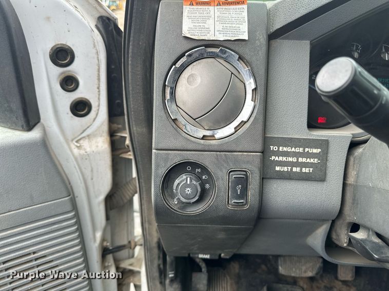 image for item EB2573 2013 Ford F550 Super Duty XLT Supercab bucket truck