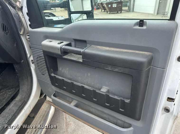 image for item EB2573 2013 Ford F550 Super Duty XLT Supercab bucket truck