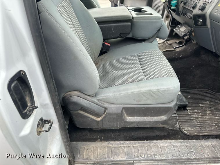 image for item EB2573 2013 Ford F550 Super Duty XLT Supercab bucket truck