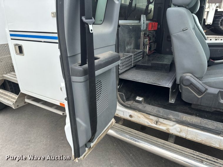 image for item EB2573 2013 Ford F550 Super Duty XLT Supercab bucket truck