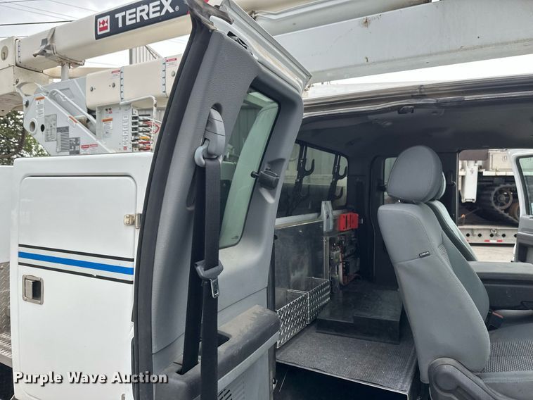 image for item EB2573 2013 Ford F550 Super Duty XLT Supercab bucket truck