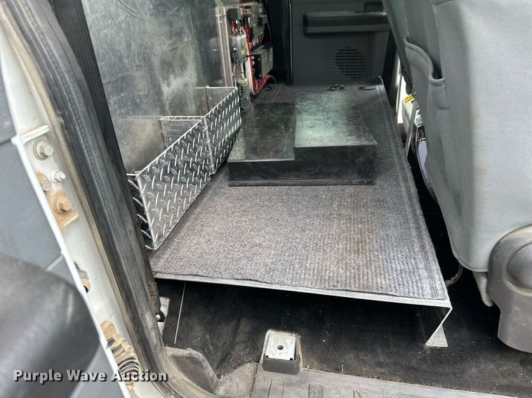 image for item EB2573 2013 Ford F550 Super Duty XLT Supercab bucket truck