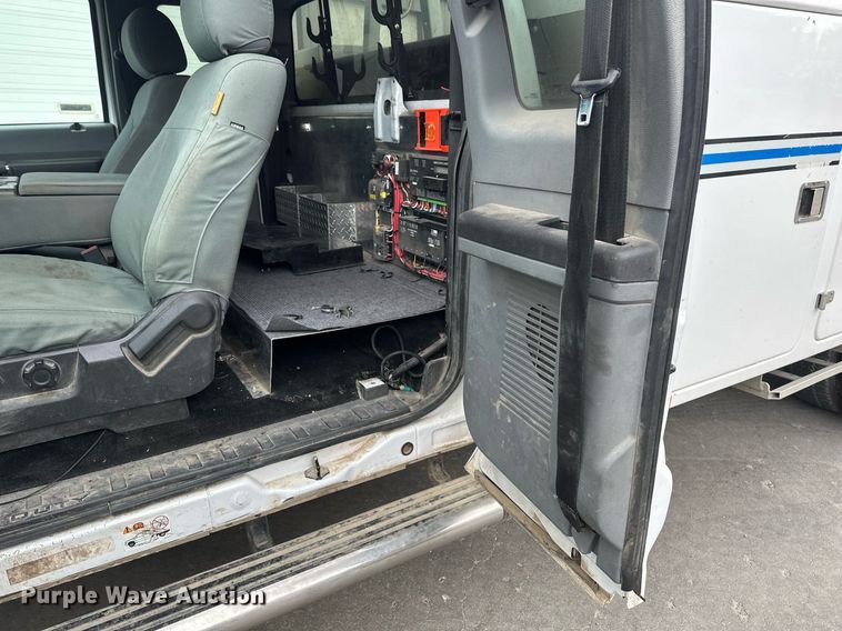 image for item EB2573 2013 Ford F550 Super Duty XLT Supercab bucket truck