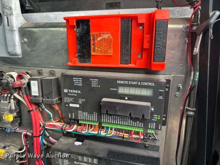 image for item EB2573 2013 Ford F550 Super Duty XLT Supercab bucket truck