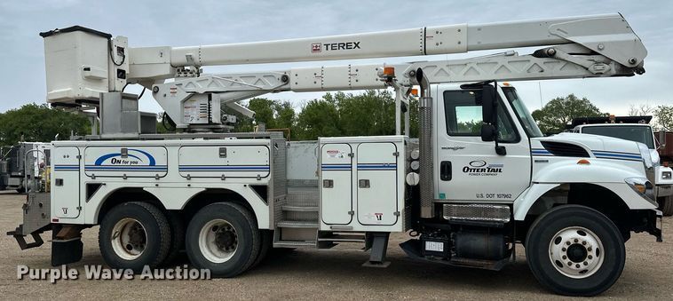 image for item EB2574 2009 International WorkStar 7400 bucket truck