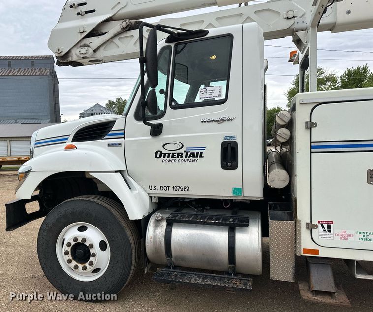 image for item EB2574 2009 International WorkStar 7400 bucket truck