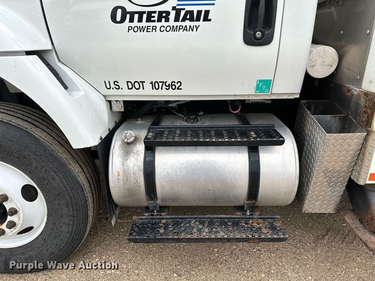 image for item EB2574 2009 International WorkStar 7400 bucket truck