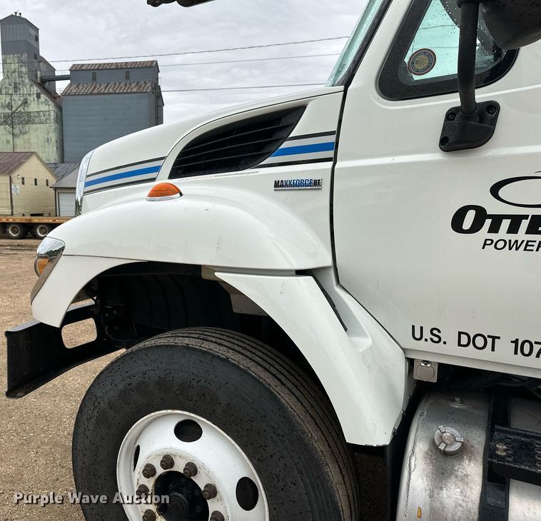 image for item EB2574 2009 International WorkStar 7400 bucket truck