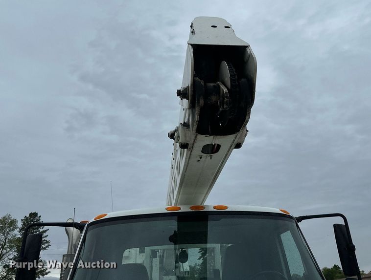 image for item EB2574 2009 International WorkStar 7400 bucket truck