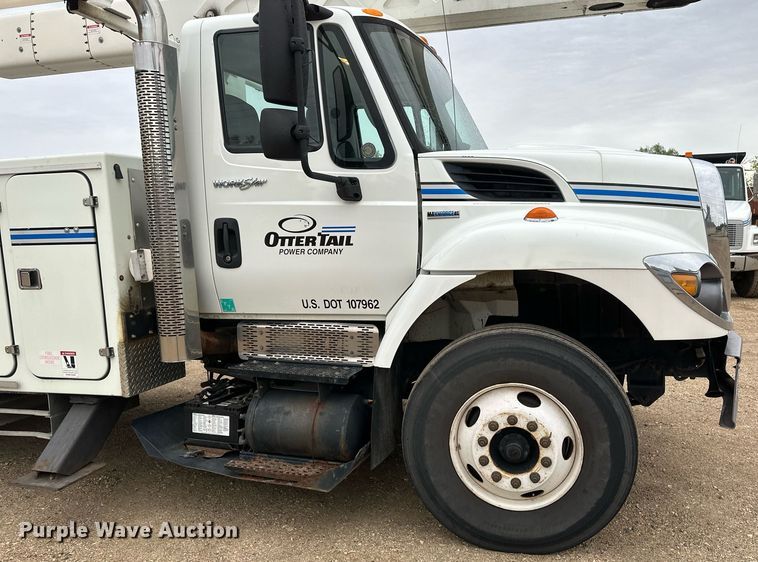 image for item EB2574 2009 International WorkStar 7400 bucket truck