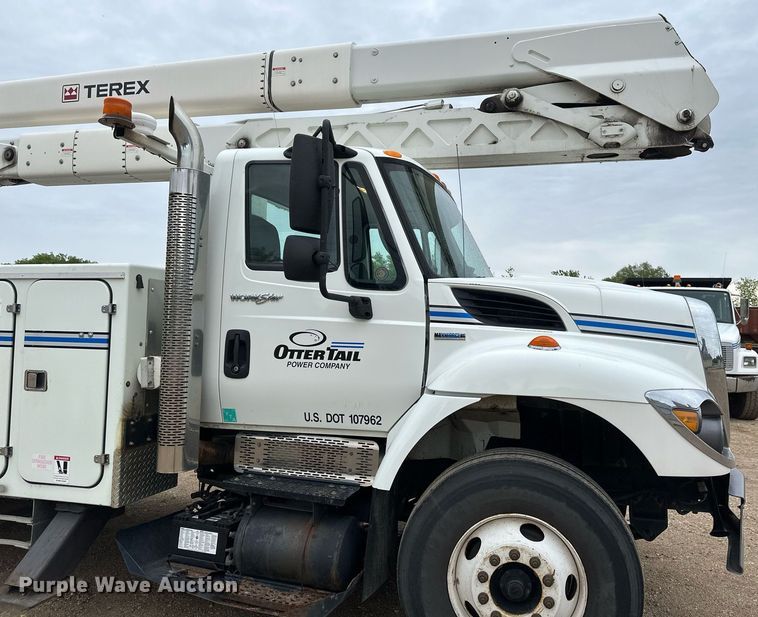 image for item EB2574 2009 International WorkStar 7400 bucket truck