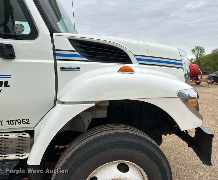 image for item EB2574 2009 International WorkStar 7400 bucket truck