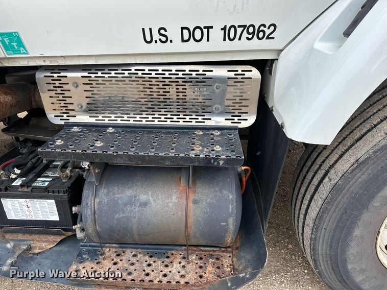 image for item EB2574 2009 International WorkStar 7400 bucket truck