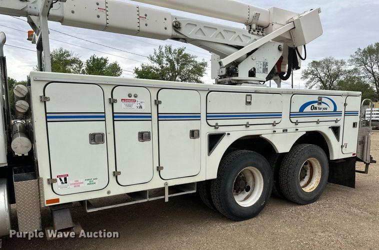 image for item EB2574 2009 International WorkStar 7400 bucket truck