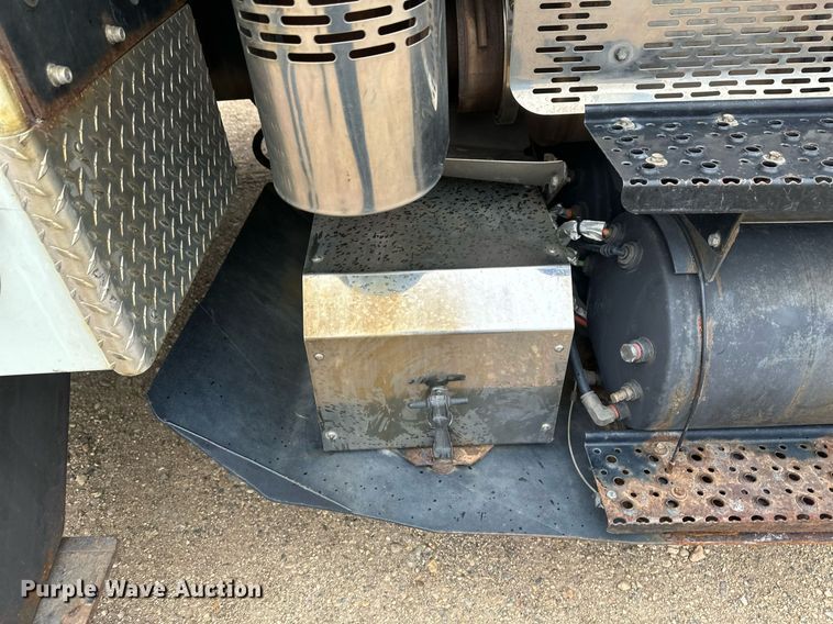 image for item EB2574 2009 International WorkStar 7400 bucket truck