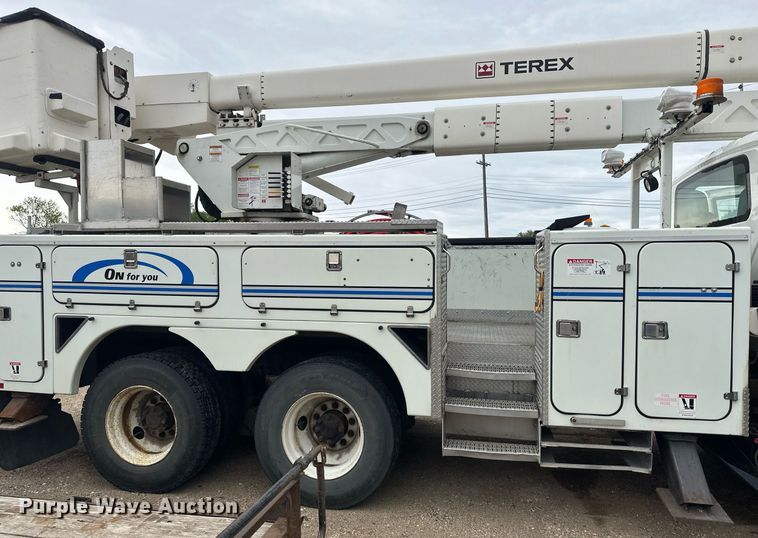 image for item EB2574 2009 International WorkStar 7400 bucket truck