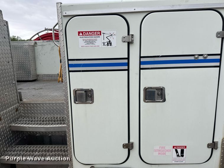 image for item EB2574 2009 International WorkStar 7400 bucket truck