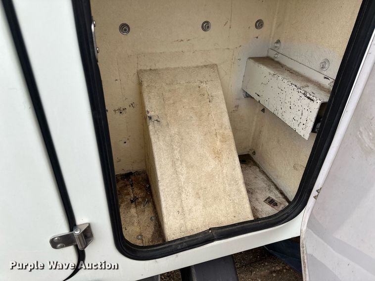 image for item EB2574 2009 International WorkStar 7400 bucket truck