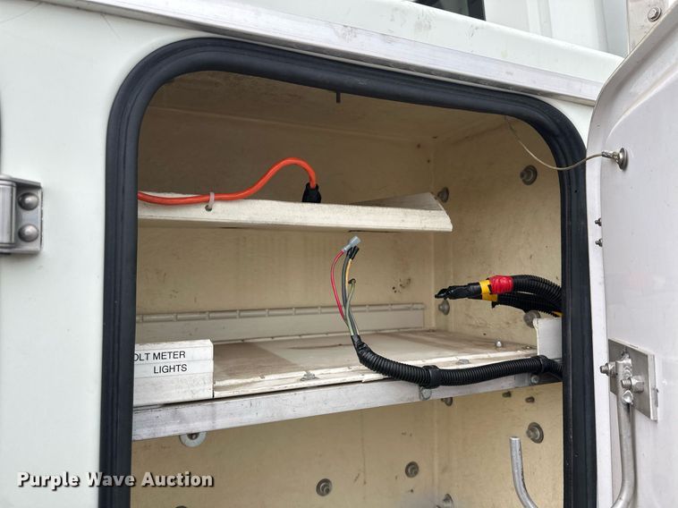 image for item EB2574 2009 International WorkStar 7400 bucket truck