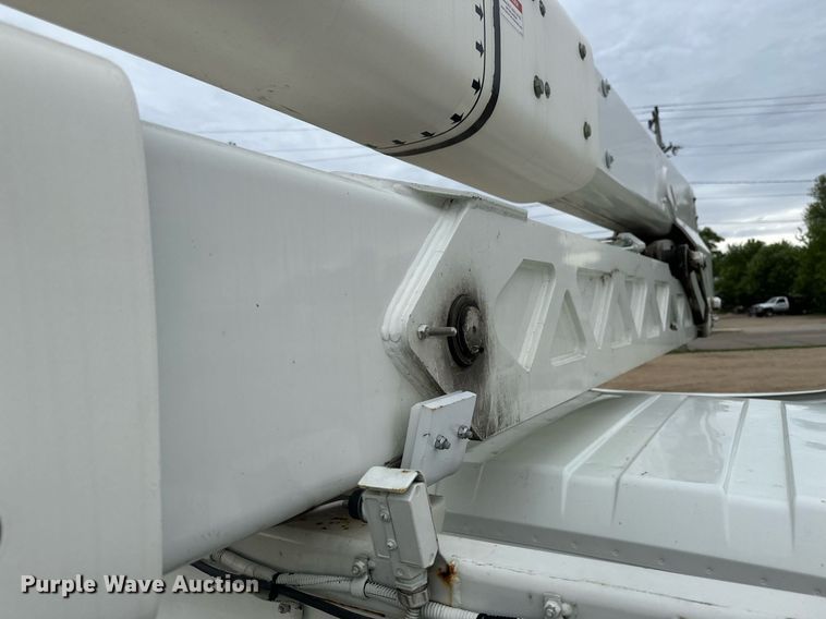 image for item EB2574 2009 International WorkStar 7400 bucket truck