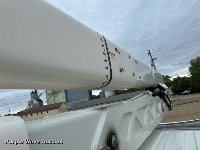 image for item EB2574 2009 International WorkStar 7400 bucket truck