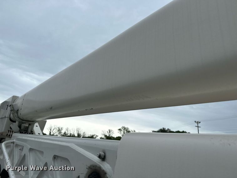 image for item EB2574 2009 International WorkStar 7400 bucket truck