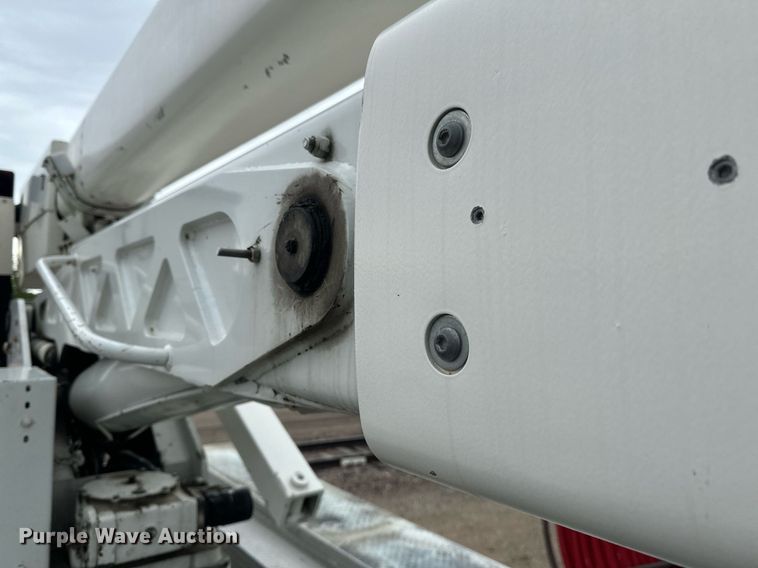 image for item EB2574 2009 International WorkStar 7400 bucket truck