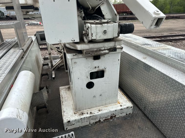 image for item EB2574 2009 International WorkStar 7400 bucket truck