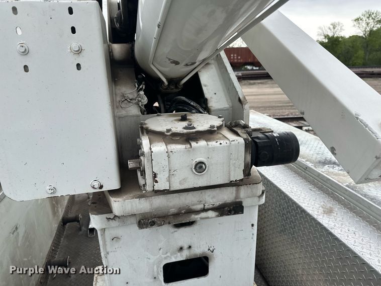 image for item EB2574 2009 International WorkStar 7400 bucket truck