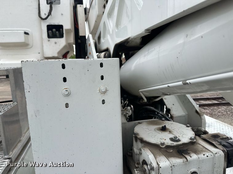 image for item EB2574 2009 International WorkStar 7400 bucket truck