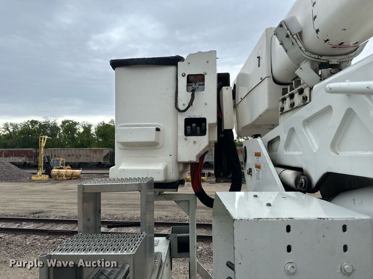 image for item EB2574 2009 International WorkStar 7400 bucket truck