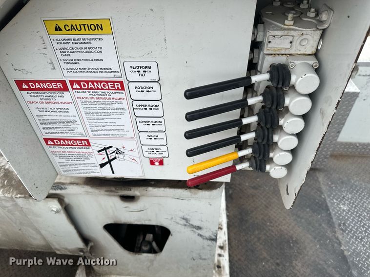 image for item EB2574 2009 International WorkStar 7400 bucket truck