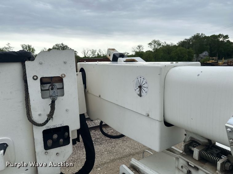 image for item EB2574 2009 International WorkStar 7400 bucket truck