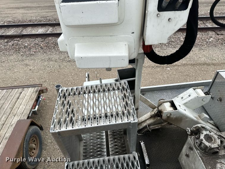 image for item EB2574 2009 International WorkStar 7400 bucket truck