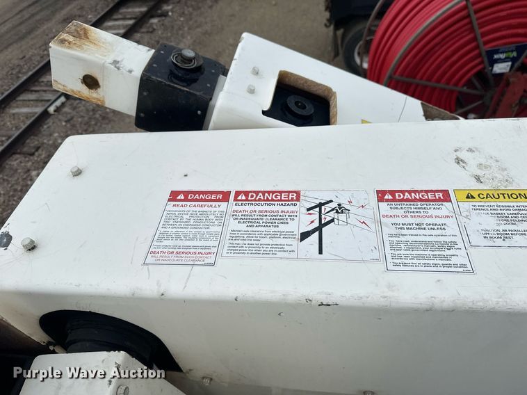 image for item EB2574 2009 International WorkStar 7400 bucket truck