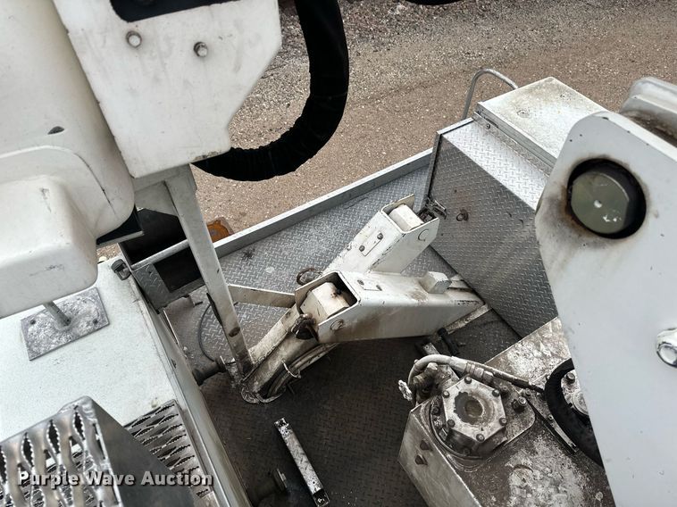 image for item EB2574 2009 International WorkStar 7400 bucket truck