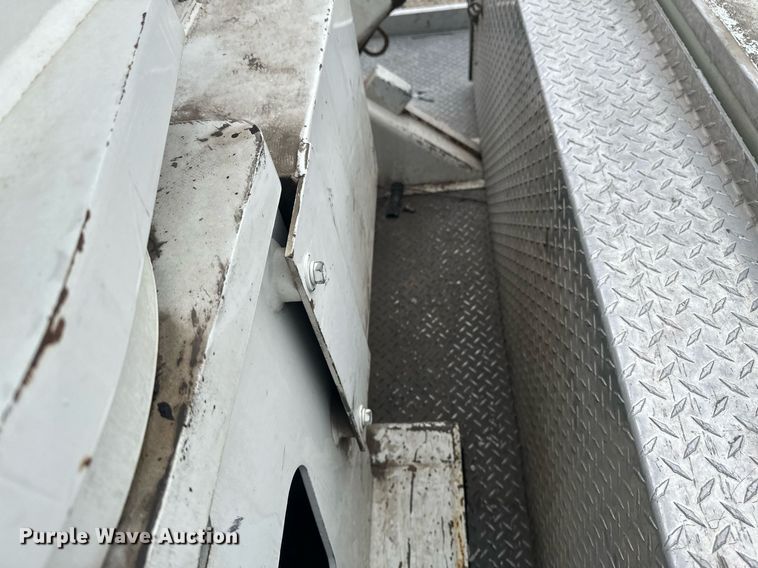 image for item EB2574 2009 International WorkStar 7400 bucket truck