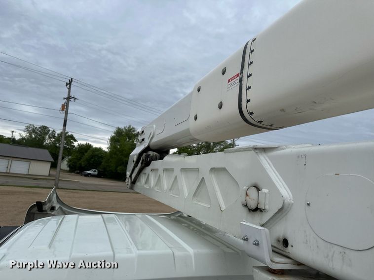 image for item EB2574 2009 International WorkStar 7400 bucket truck