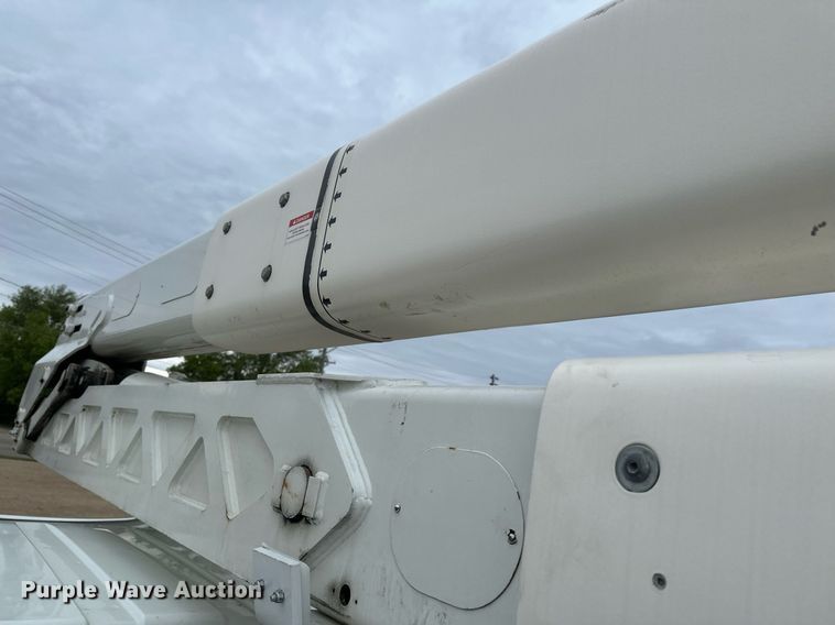 image for item EB2574 2009 International WorkStar 7400 bucket truck