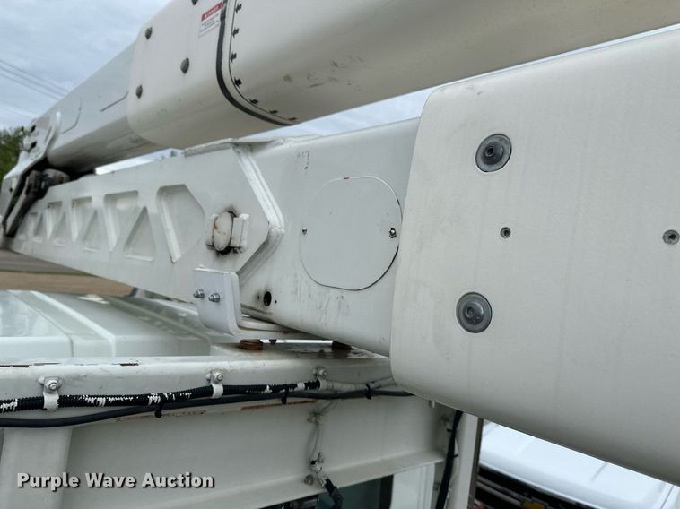 image for item EB2574 2009 International WorkStar 7400 bucket truck