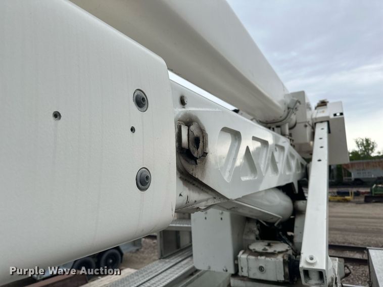 image for item EB2574 2009 International WorkStar 7400 bucket truck